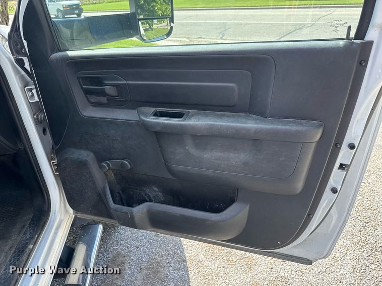 image for item DY0392 2016 Dodge Ram 5500  truck cab and chassis