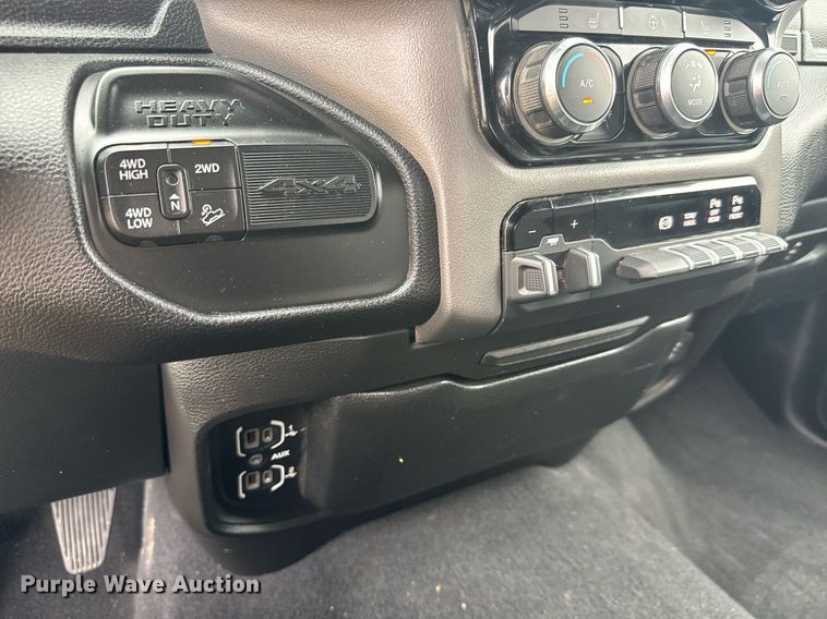 image for item DY0430 2022 Dodge Ram 2500 Big Horn Crew Cab pickup truck