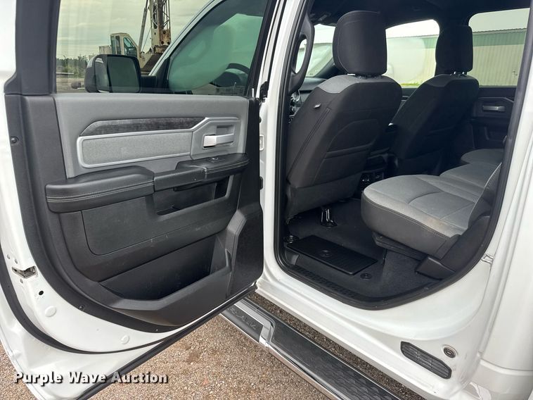 image for item DY0430 2022 Dodge Ram 2500 Big Horn Crew Cab pickup truck