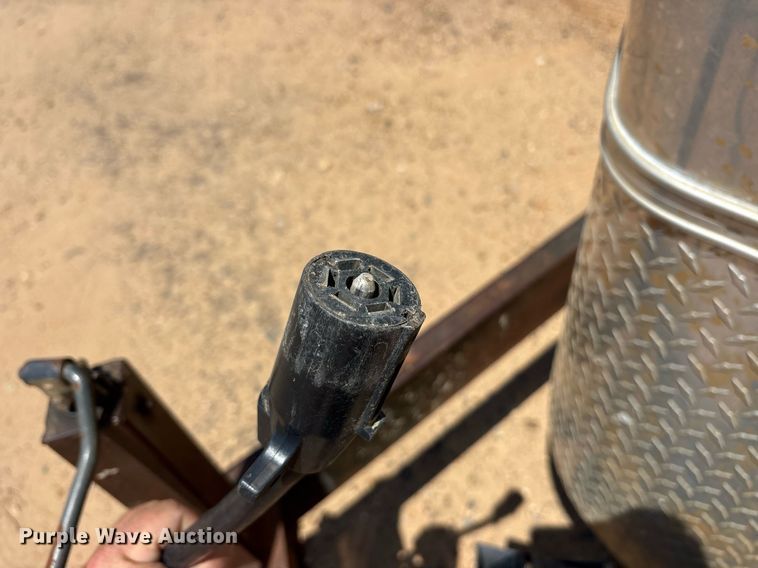 image for item DY0864 2012 King V17X1STA enclosed cargo trailer