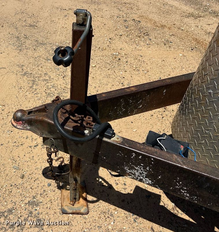 image for item DY0864 2012 King V17X1STA enclosed cargo trailer