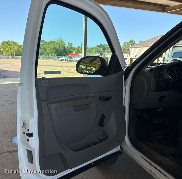 image for item DY0866 2011 Chevrolet Silverado 2500HD pickup truck