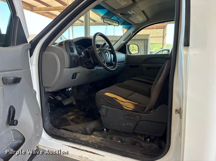 image for item DY0866 2011 Chevrolet Silverado 2500HD pickup truck