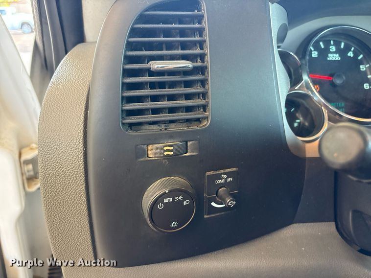 image for item DY0866 2011 Chevrolet Silverado 2500HD pickup truck