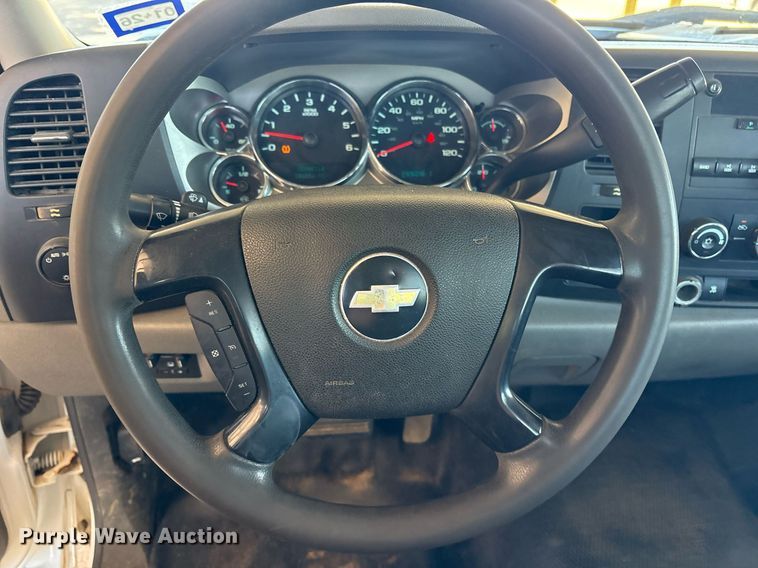 image for item DY0866 2011 Chevrolet Silverado 2500HD pickup truck