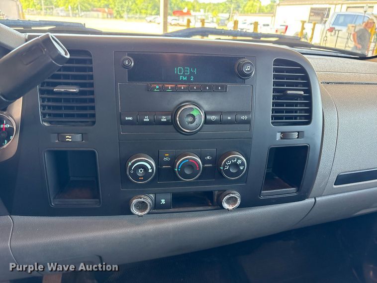 image for item DY0866 2011 Chevrolet Silverado 2500HD pickup truck