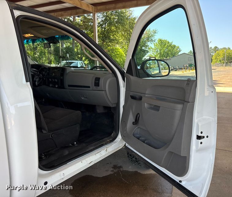 image for item DY0866 2011 Chevrolet Silverado 2500HD pickup truck