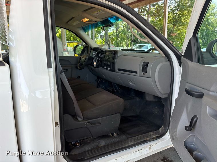 image for item DY0866 2011 Chevrolet Silverado 2500HD pickup truck