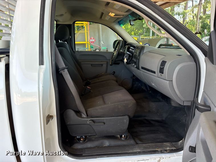 image for item DY0866 2011 Chevrolet Silverado 2500HD pickup truck