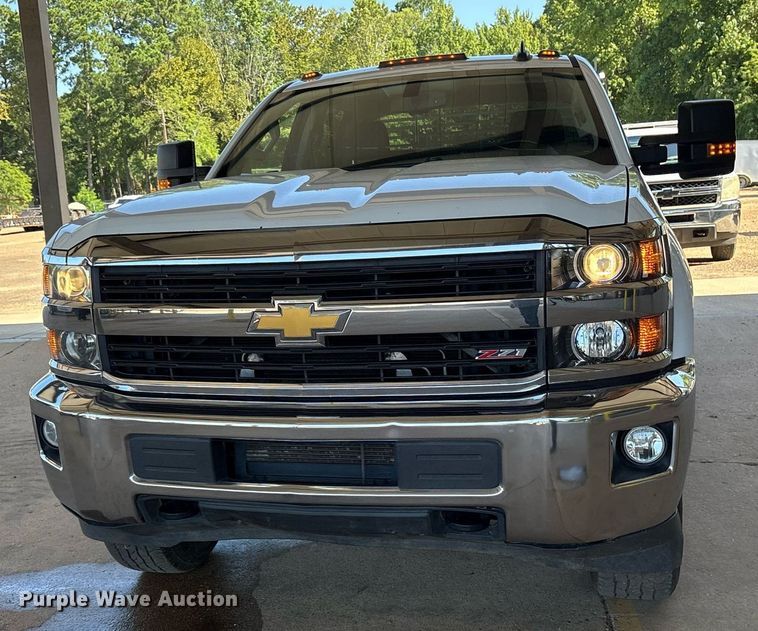 image for item DY0867 2017 Chevrolet Silverado 2500HD Crew Cab pickup truck