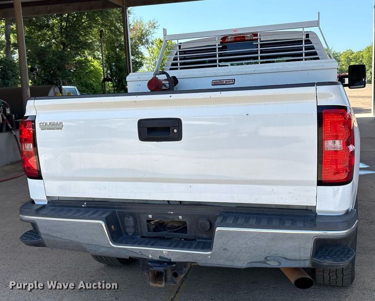 image for item DY0867 2017 Chevrolet Silverado 2500HD Crew Cab pickup truck