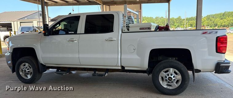 image for item DY0867 2017 Chevrolet Silverado 2500HD Crew Cab pickup truck