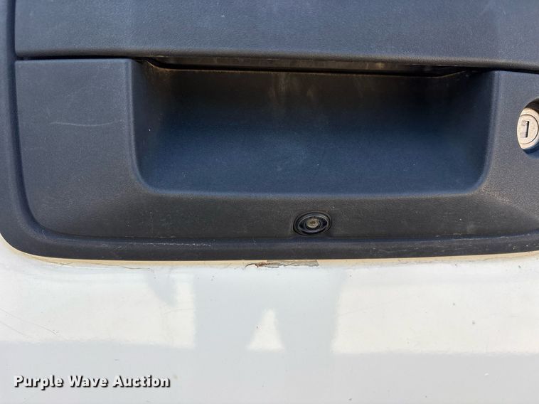 image for item DY0867 2017 Chevrolet Silverado 2500HD Crew Cab pickup truck