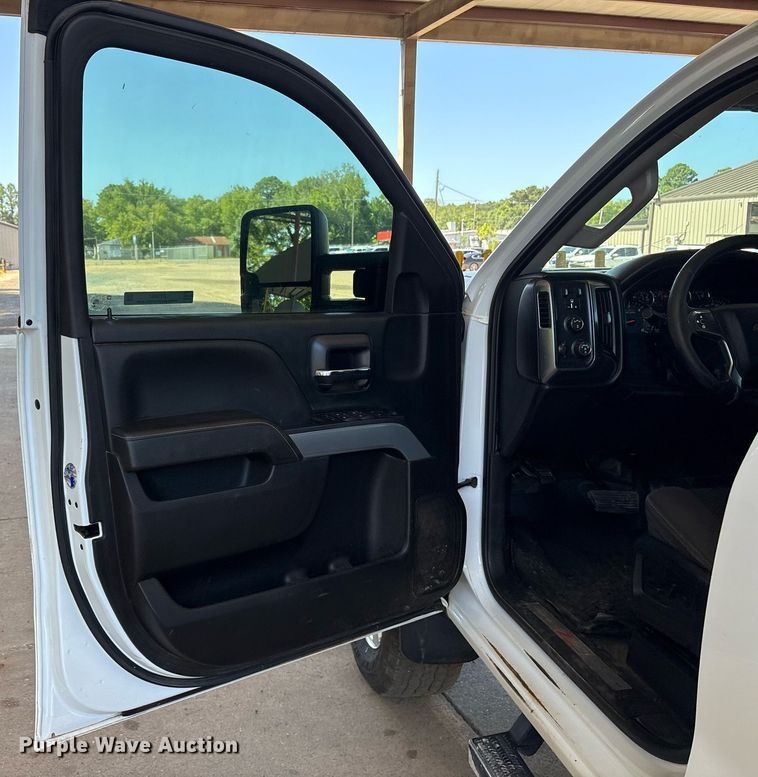 image for item DY0867 2017 Chevrolet Silverado 2500HD Crew Cab pickup truck