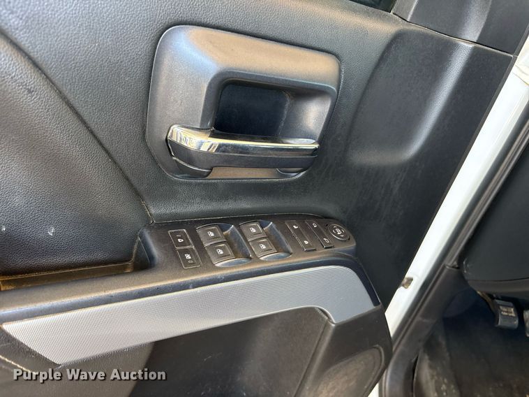 image for item DY0867 2017 Chevrolet Silverado 2500HD Crew Cab pickup truck