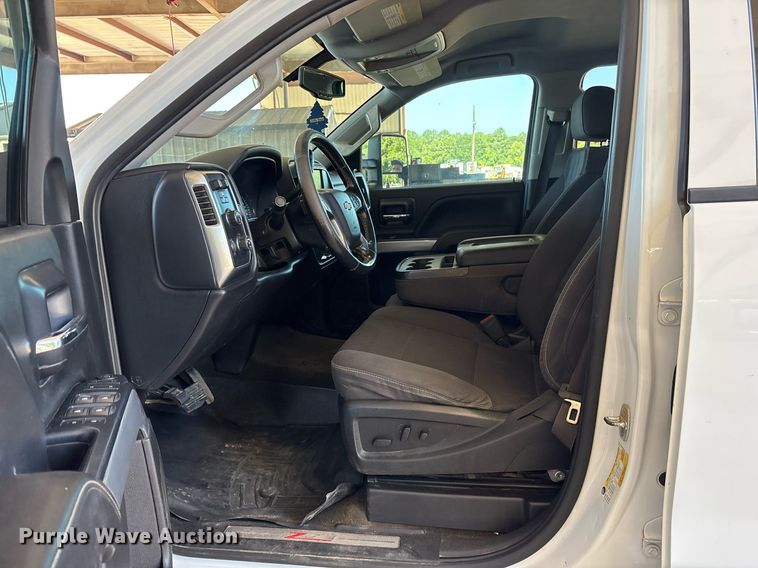 image for item DY0867 2017 Chevrolet Silverado 2500HD Crew Cab pickup truck