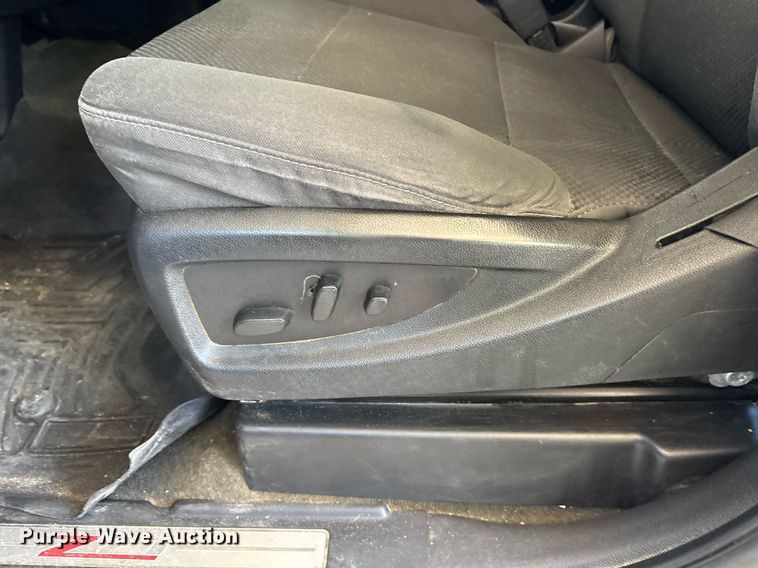 image for item DY0867 2017 Chevrolet Silverado 2500HD Crew Cab pickup truck