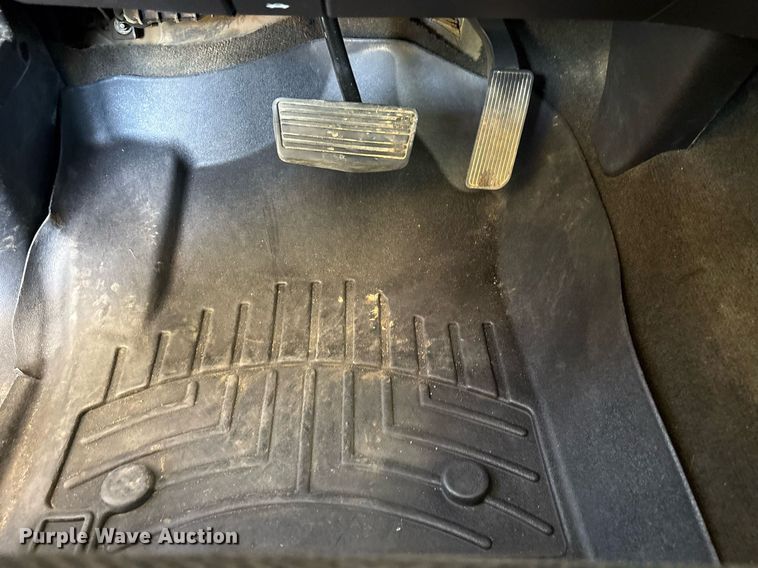 image for item DY0867 2017 Chevrolet Silverado 2500HD Crew Cab pickup truck