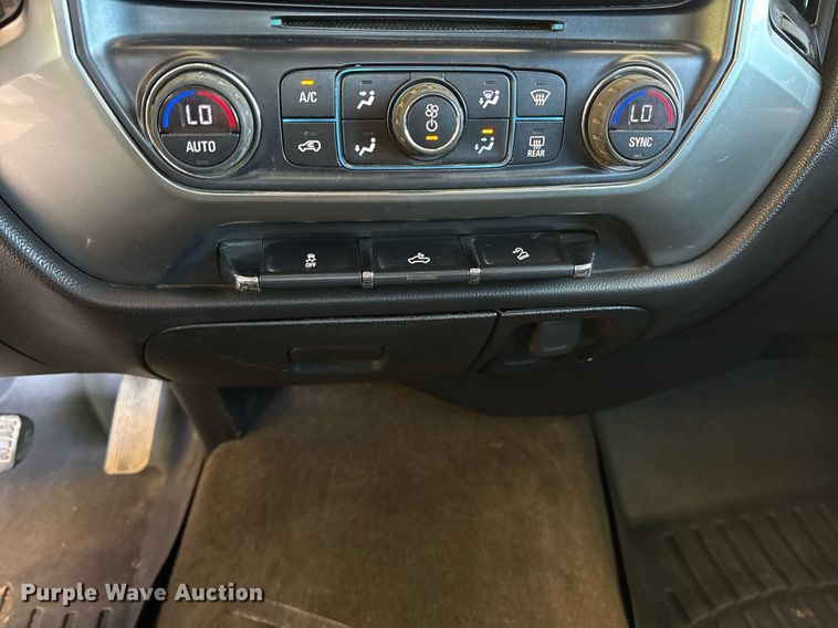 image for item DY0867 2017 Chevrolet Silverado 2500HD Crew Cab pickup truck