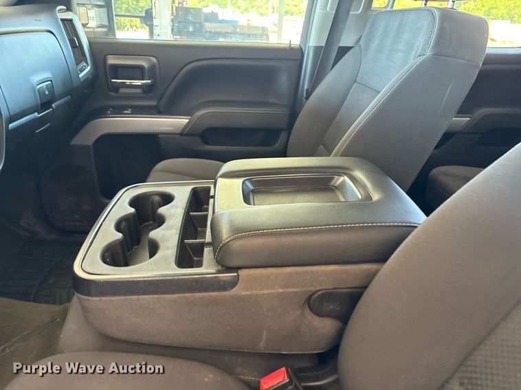 image for item DY0867 2017 Chevrolet Silverado 2500HD Crew Cab pickup truck