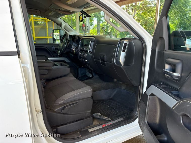 image for item DY0867 2017 Chevrolet Silverado 2500HD Crew Cab pickup truck