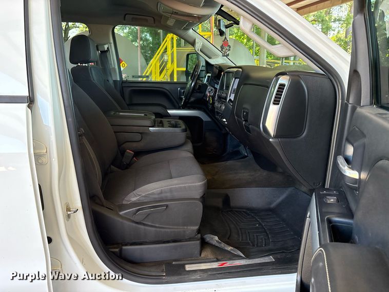 image for item DY0867 2017 Chevrolet Silverado 2500HD Crew Cab pickup truck