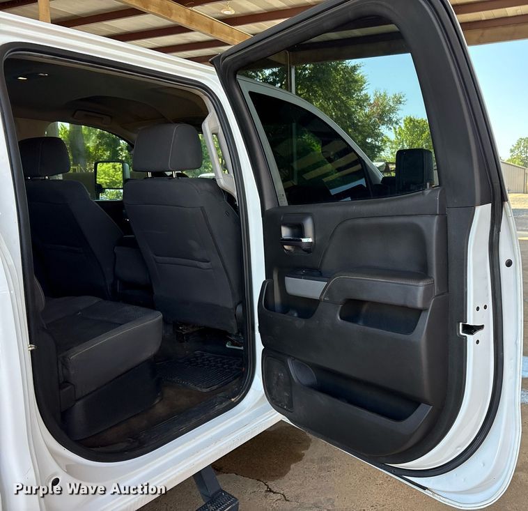 image for item DY0867 2017 Chevrolet Silverado 2500HD Crew Cab pickup truck