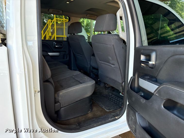 image for item DY0867 2017 Chevrolet Silverado 2500HD Crew Cab pickup truck