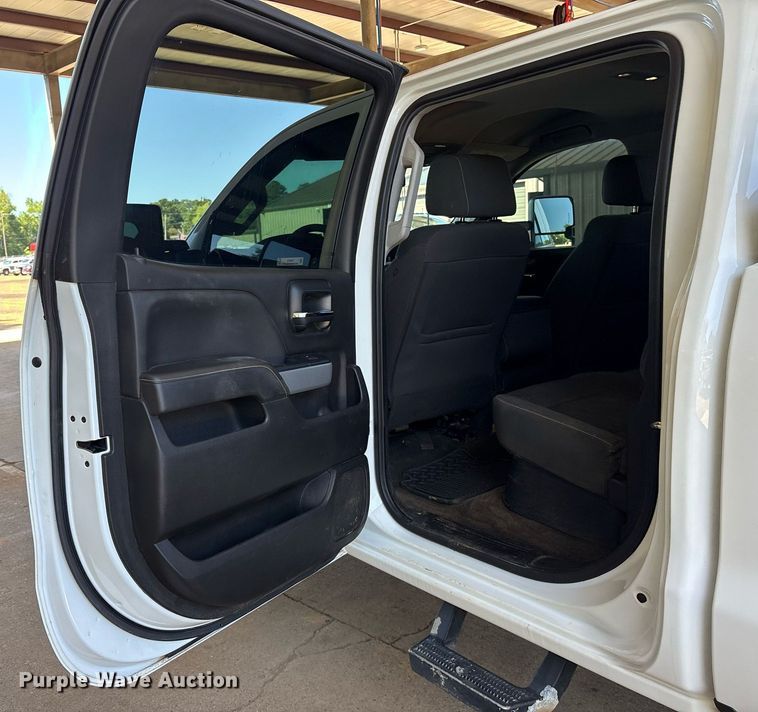 image for item DY0867 2017 Chevrolet Silverado 2500HD Crew Cab pickup truck