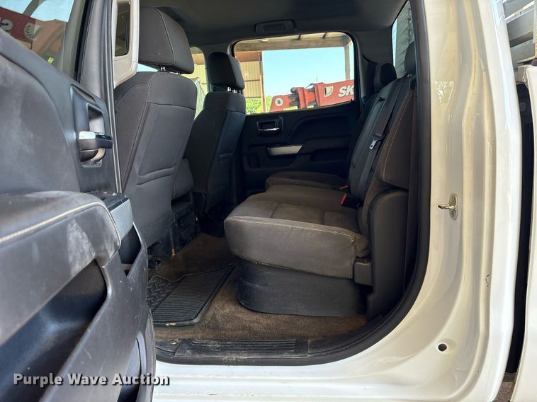 image for item DY0867 2017 Chevrolet Silverado 2500HD Crew Cab pickup truck