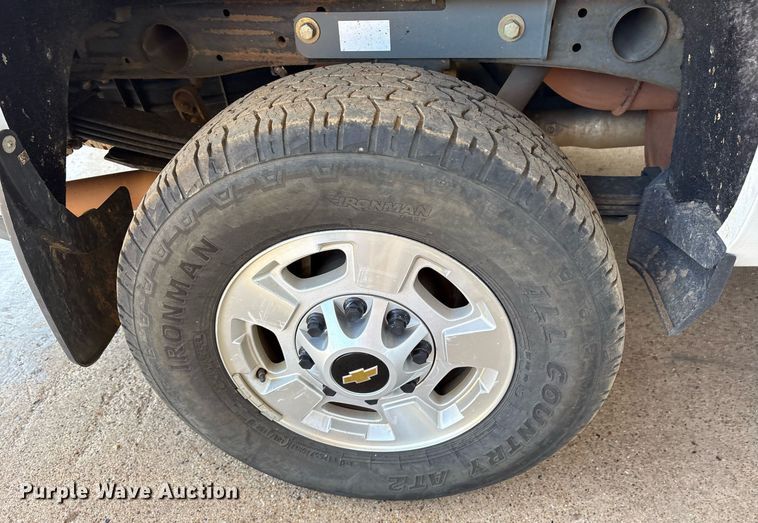 image for item DY0867 2017 Chevrolet Silverado 2500HD Crew Cab pickup truck