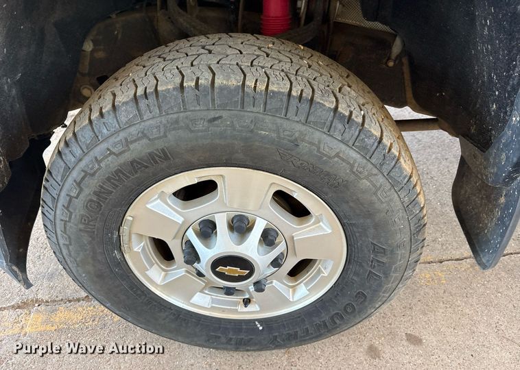 image for item DY0867 2017 Chevrolet Silverado 2500HD Crew Cab pickup truck