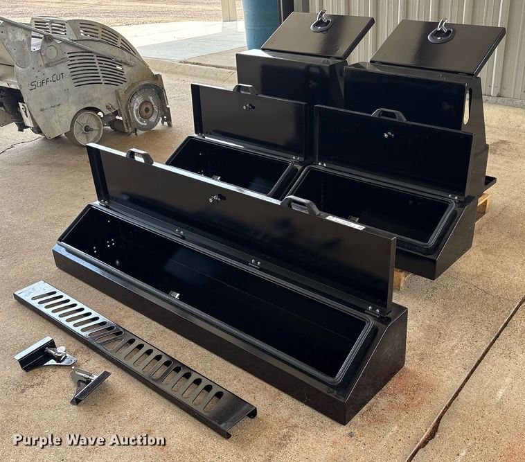 image for item DY0903 (5) toolboxes