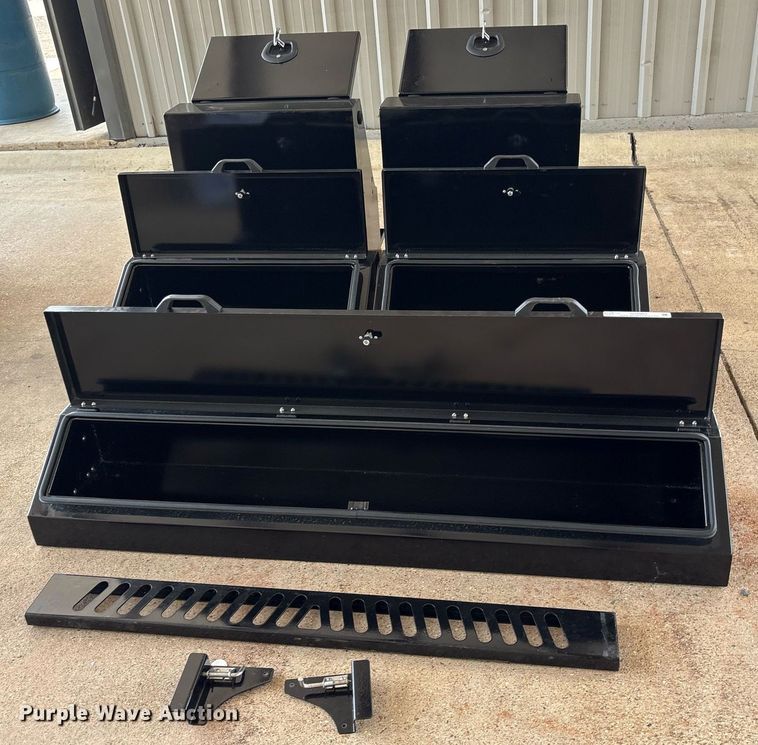 image for item DY0903 (5) toolboxes