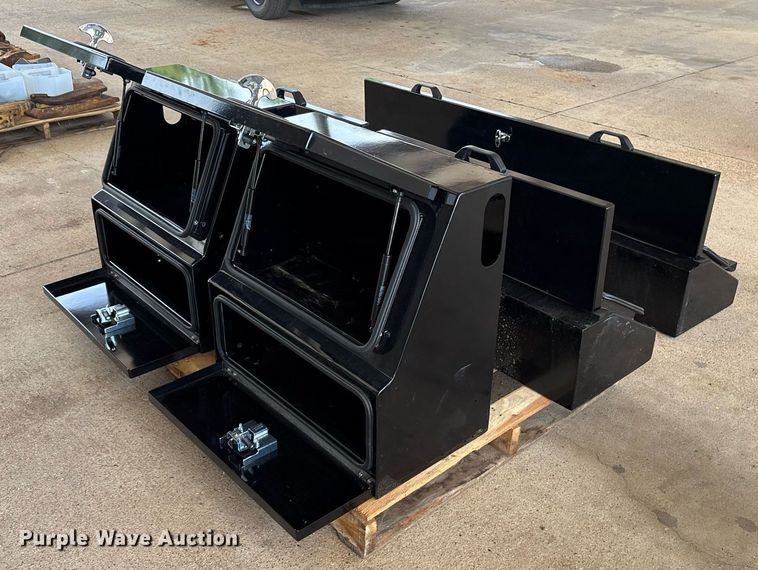 image for item DY0903 (5) toolboxes