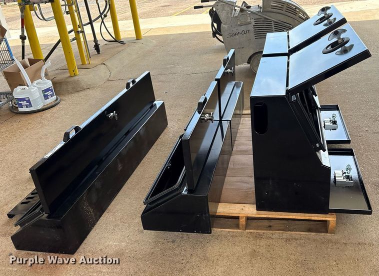 image for item DY0903 (5) toolboxes