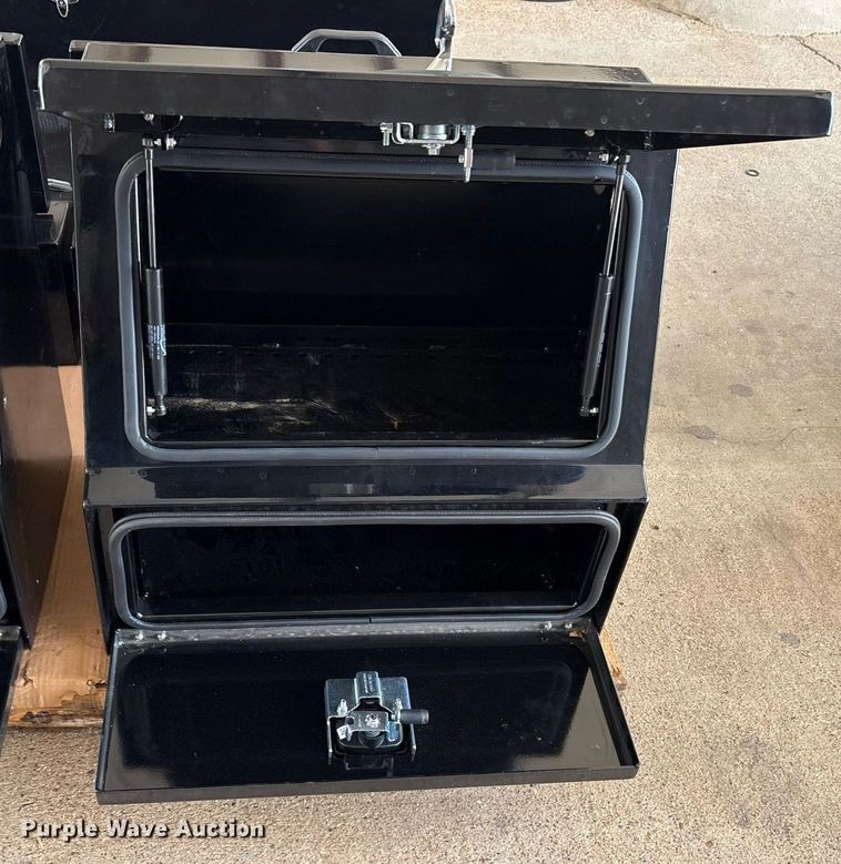 image for item DY0903 (5) toolboxes