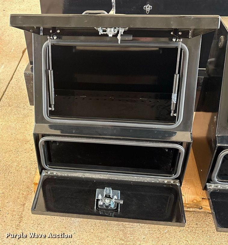 image for item DY0903 (5) toolboxes