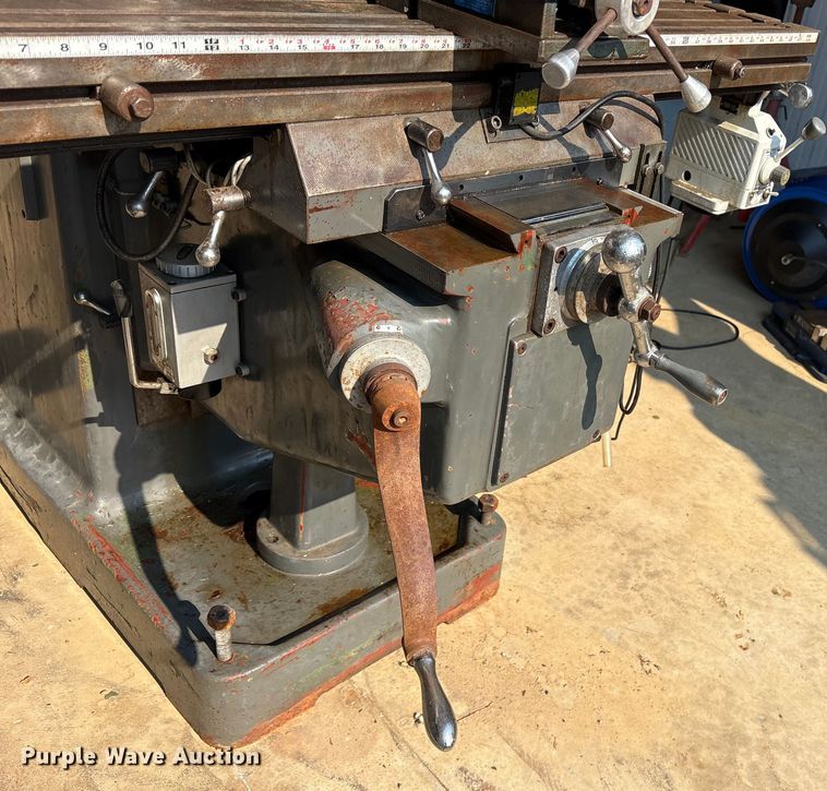 image for item DY0919 South Bend 3VH Milling machine