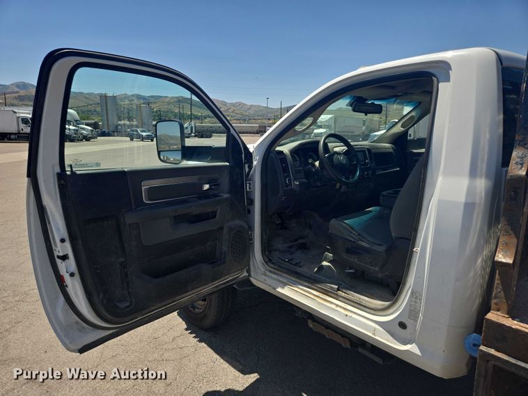 image for item DY0972 2016 Dodge Ram 4500 flatbed truck