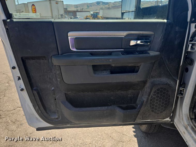 image for item DY0972 2016 Dodge Ram 4500 flatbed truck