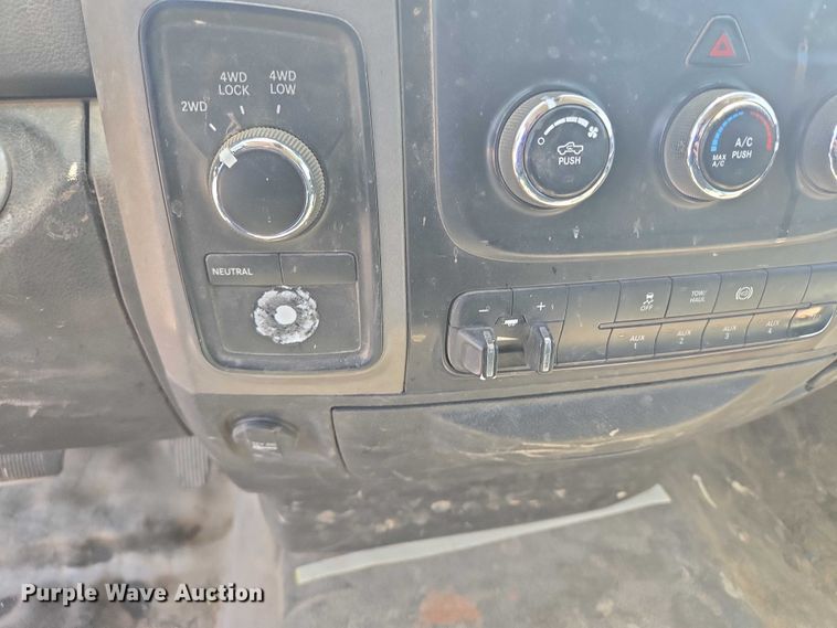 image for item DY0972 2016 Dodge Ram 4500 flatbed truck