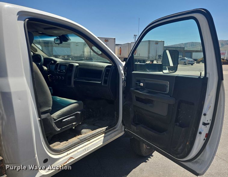 image for item DY0972 2016 Dodge Ram 4500 flatbed truck