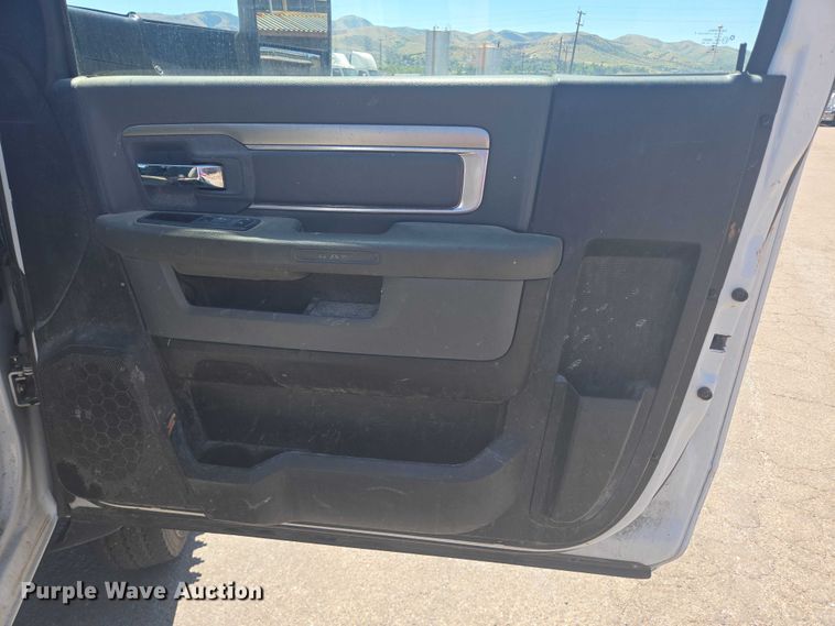 image for item DY0972 2016 Dodge Ram 4500 flatbed truck