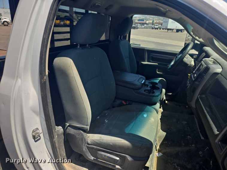 image for item DY0972 2016 Dodge Ram 4500 flatbed truck