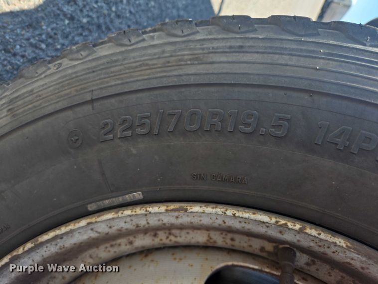 image for item DY0972 2016 Dodge Ram 4500 flatbed truck