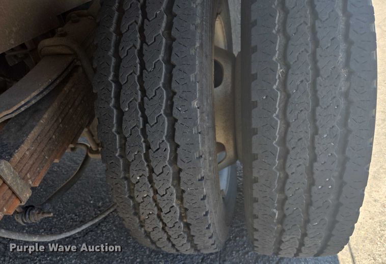 image for item DY0972 2016 Dodge Ram 4500 flatbed truck