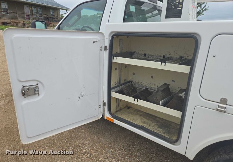 image for item DY0974 2008 Ford F450 Super Duty bucket truck