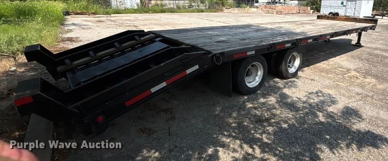 image for item DZ4112 2004 Overbilt equipment trailer