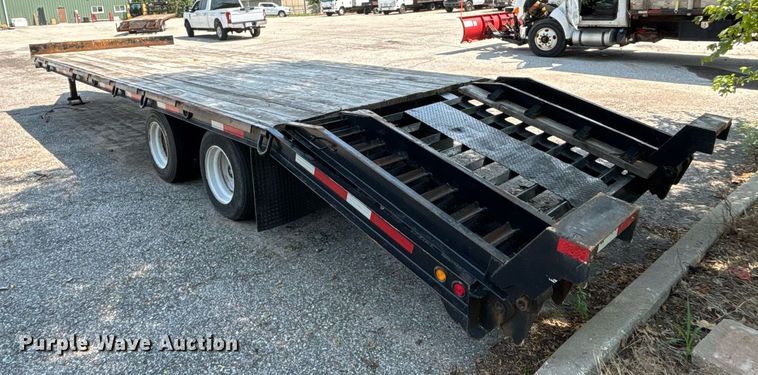 image for item DZ4112 2004 Overbilt equipment trailer